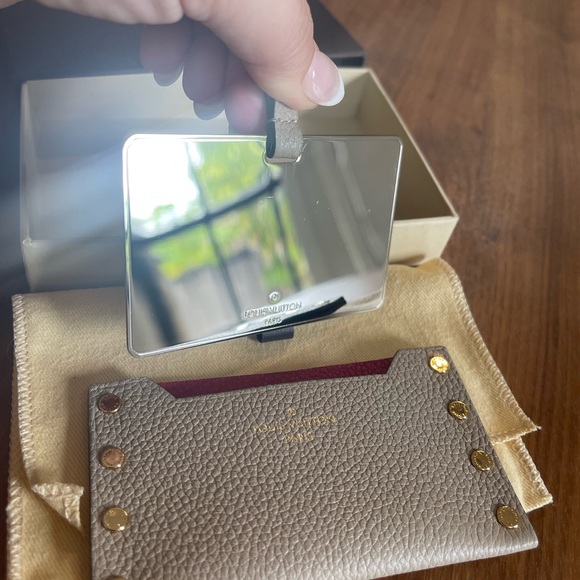 Luis Vuitton small compact Mirror with leather case. - Picture 3 of 12